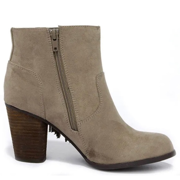 Madden Girl (size 8) Taupe Fringe Booties with Heels - Picture 2 of 16